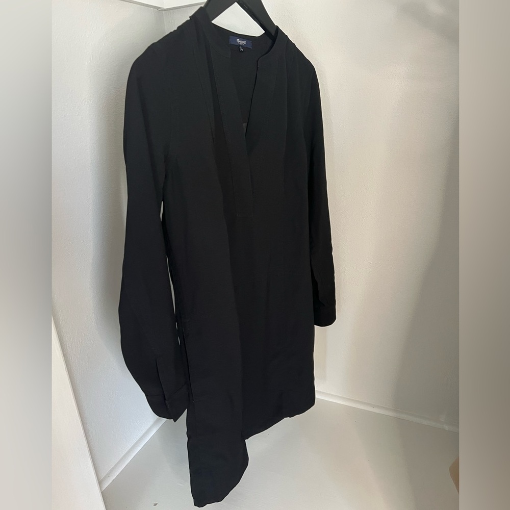 Madewell black v-neck dress with pockets